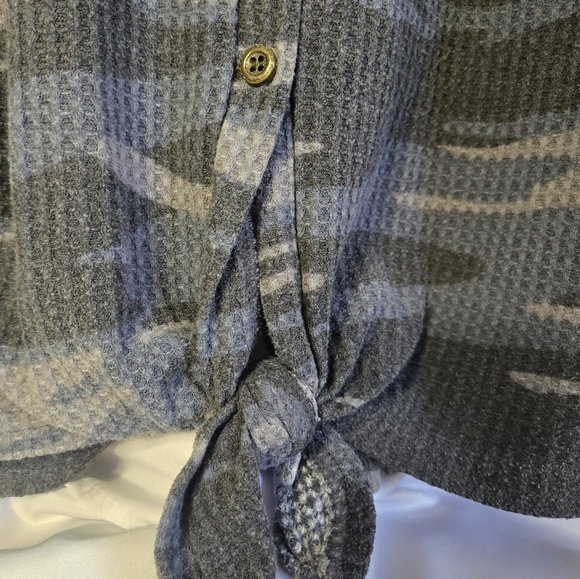 IWOLLENCE Women's Waffle Knit Tunic Blouse - Camo, Size Large - Picture 4 of 7
